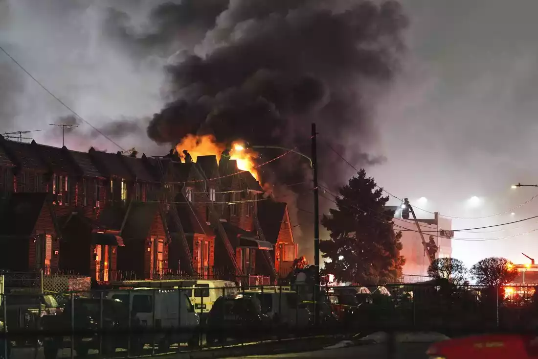 Horrific Plane Crash in Philadelphia: Aircraft Falls on Houses, 6 Dead—Shocking Video Inside!