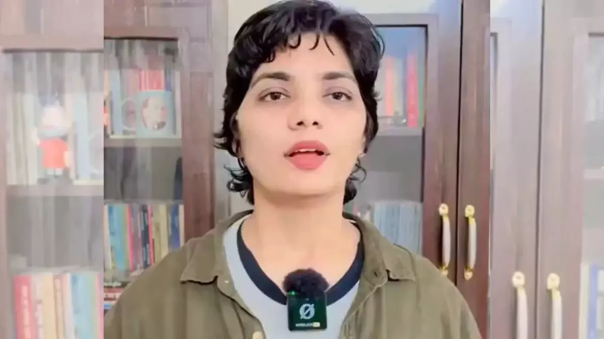 नेहा सिंह राठौर के (Neha Singh Rathore)